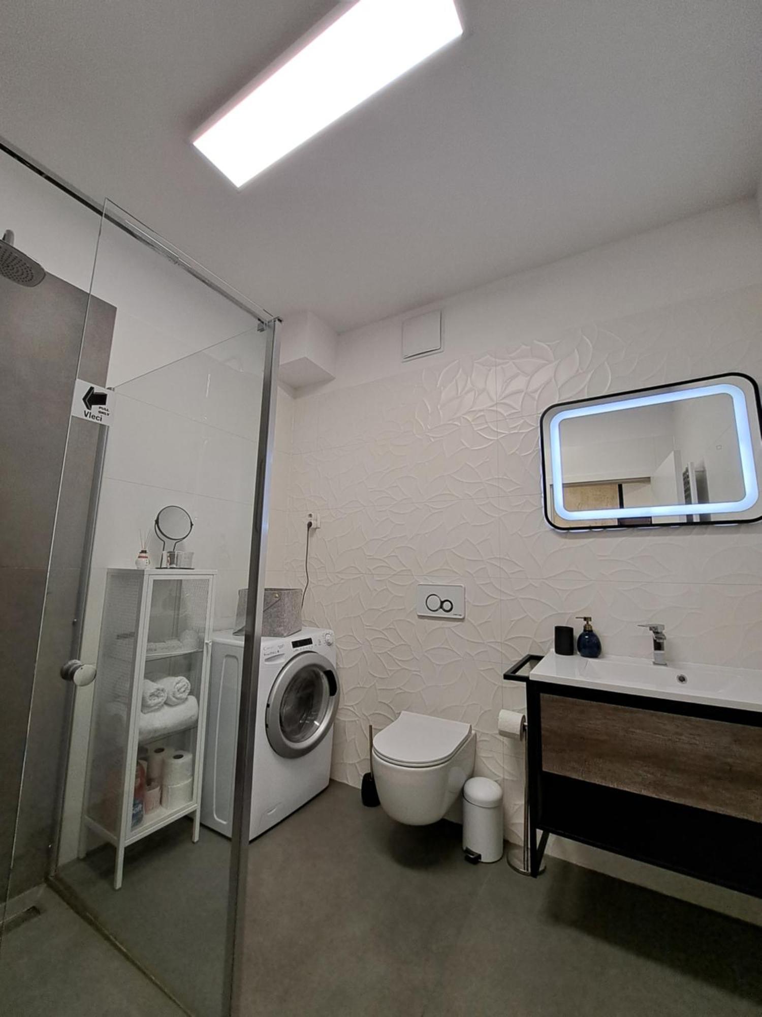 Stunning New Apartment With Free Parking Near City Centre Laibach Exterior foto